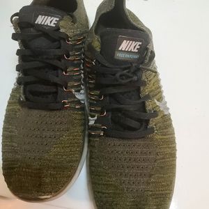 NIKE RN FLYKNIT SIZE 13 PREOWNED*** INSOLES NOT INCLUDED **